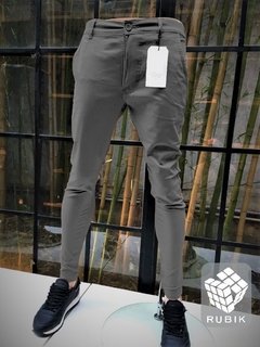 Chino Gris Oscuro NBRD - comprar online