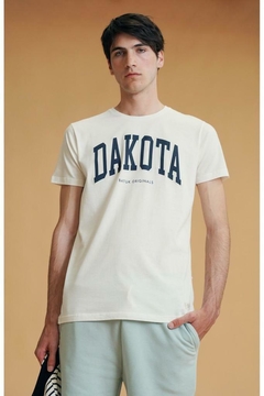 Remera Dakota Blanca BTK - comprar online