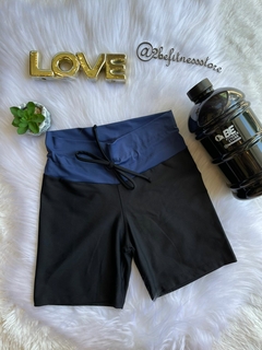 SHORTS COM CORDAO COD108 PRETO COM COS AZUL MARINHO