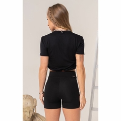 CONJ. CROPPED+SHORTS MATCH 23139 PRETO LABELLAMAFIA - comprar online