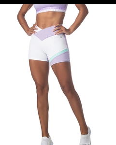 SHORTS LAVANDA BRANCO COM LILAS VESTEM