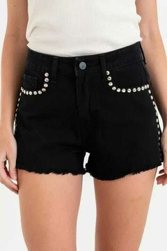 SHORT TACHAS NEGRO en internet