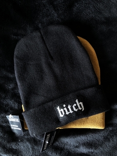 Gorro goth BITCH