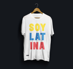 SOY LATINA . (camiseta)