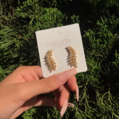 BRINCO EARCUFF CRISTAIS NAVETES CURVADO DOURADO