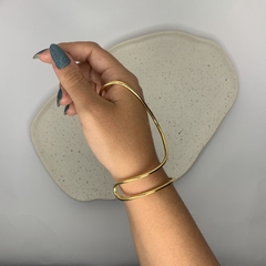 BRACELETE BIJU DE MÃO DOURADO na internet