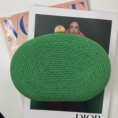 BOLSA CLUTCH OVAL CORDÃO VERDE