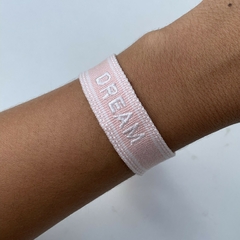 PULSEIRA TECIDO BORDADA DREAM ROSA CLARO - comprar online