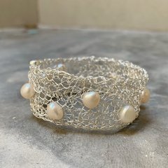 Brazalete Carmen con perlas de rio - comprar online