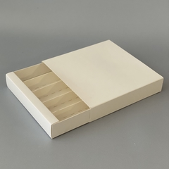 Mini Pack x 2 u CAJONERA SIMPLE BLANCA CON DIVISIONES (17x17x3 cm) BOMBONES /CHOCOLATES - comprar online