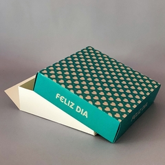 Pack x 12 u FELIZ 05 - CHEESECAKE FELIZ DIA - CORAZONES ACQUA (25x25x 7.5 cm) CAJA SORPRESA / TAMAÑO TARTAS - PETIT FOURS en internet
