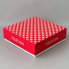 Mini Pack x 2 u FELIZ 06 - CHEESECAKE + DIVISIONES - FELIZ DIA CORAZONES FUXIA (25x25x 7.5 cm) CAJA DEGUSTACION - wincopack