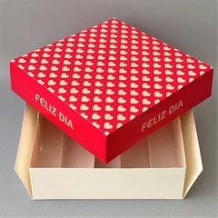 Mini Pack x 2 u FELIZ 06 - CHEESECAKE + DIVISIONES - FELIZ DIA CORAZONES FUXIA (25x25x 7.5 cm) CAJA DEGUSTACION
