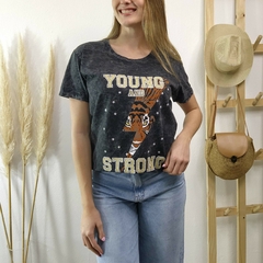 Remera Young Strong