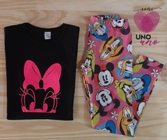 Remera negra y calza Disney