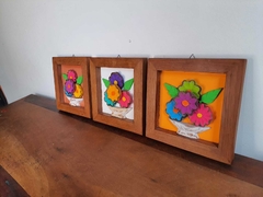 Kit 3 Quadros Flores 22x22cm fundo colorido - comprar online