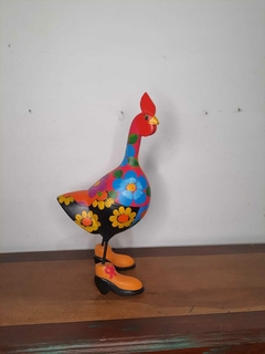 Galinha em Madeira 45 cm com Sapato Colorida - comprar online