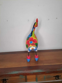 Galinha em Madeira 45 cm com Sapato Colorida na internet