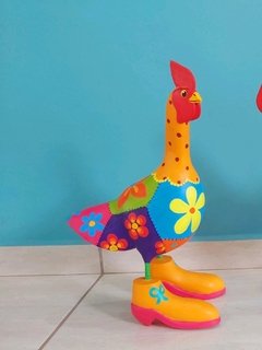 Galinha de Sapatos em Madeira G Laranja Claro e Colorido 