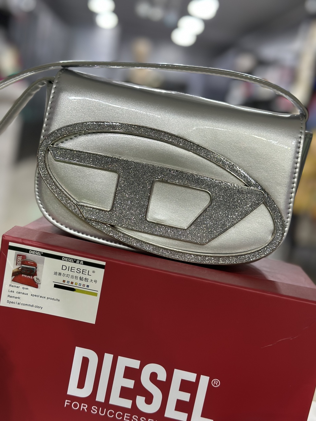 CARTERA DIESEL SILVER LOGO BRILLOS Beauty City