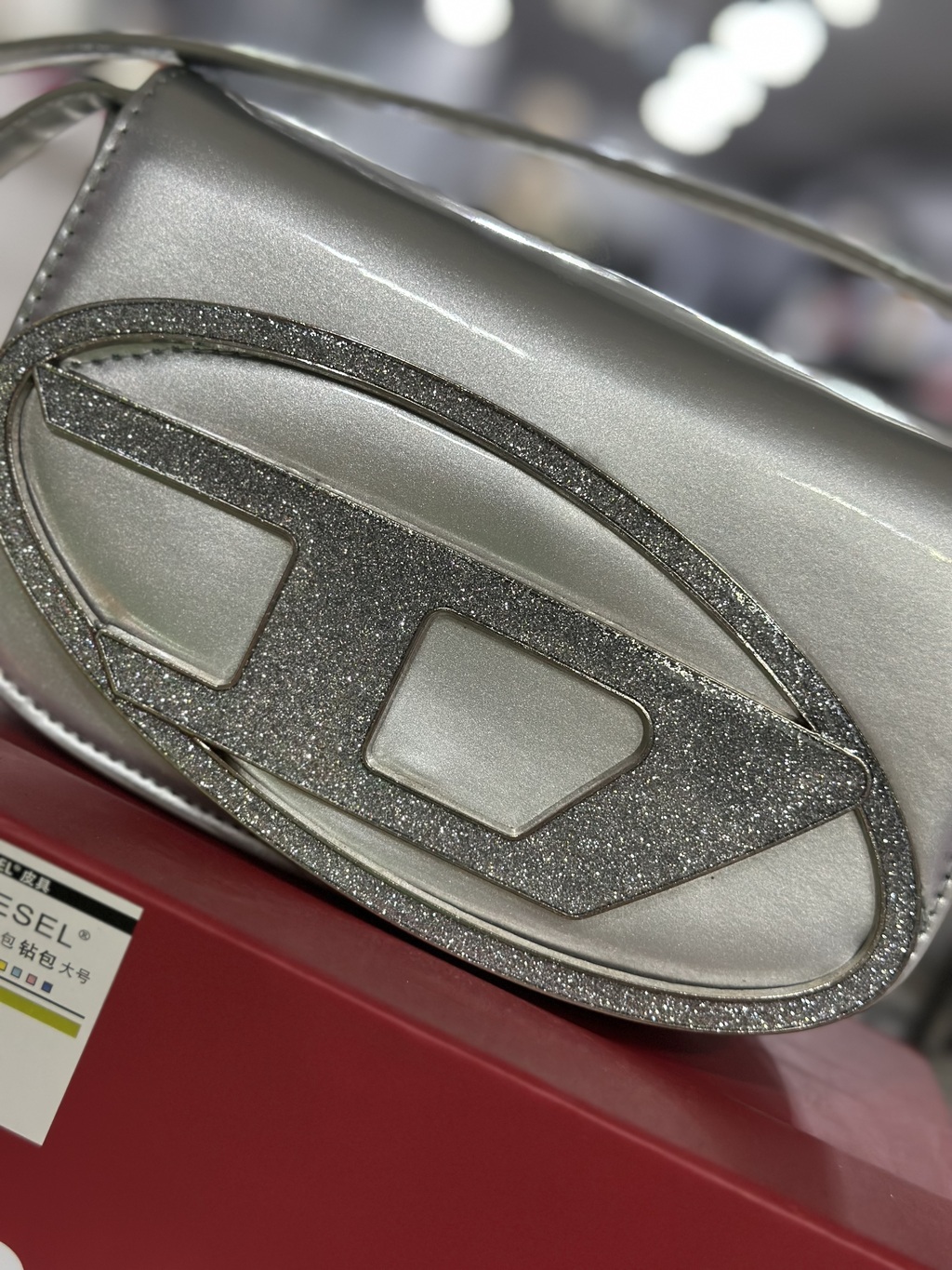CARTERA DIESEL SILVER LOGO BRILLOS Beauty City