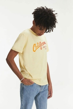 GRAPHIC SET IN NECK CALIFORNIA LEVIS - comprar online