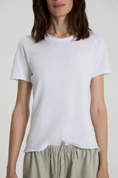 REMERA GUGGENHEIM CHER - comprar online