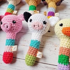 Sonajeros tejidos al crochet en internet