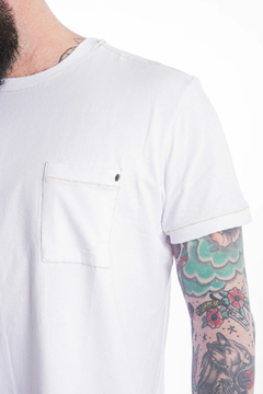 REMERA POCKET BLANCO V25 en internet