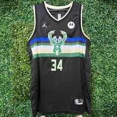 CAMISETA BUCKS 34 (NEGRA CON VERDE) - REPLIC. EXACTA