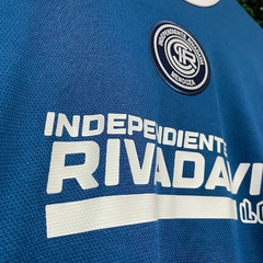 REMERA SALIDA INDEPENDIENTE RIVADAVIA en internet