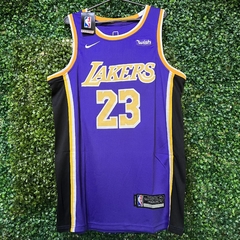 CAMISETA LAKERS 23 (VIOLETA CON DORADO) - REPLIC. EXACTA