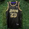 CAMISETA LAKERS 23 (NEGRA CON DORADO) - REPLIC. EXACTA