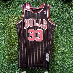 CAMISETA BULLS 33 (NEGRA CON ROJO) - REPLIC. EXACTA