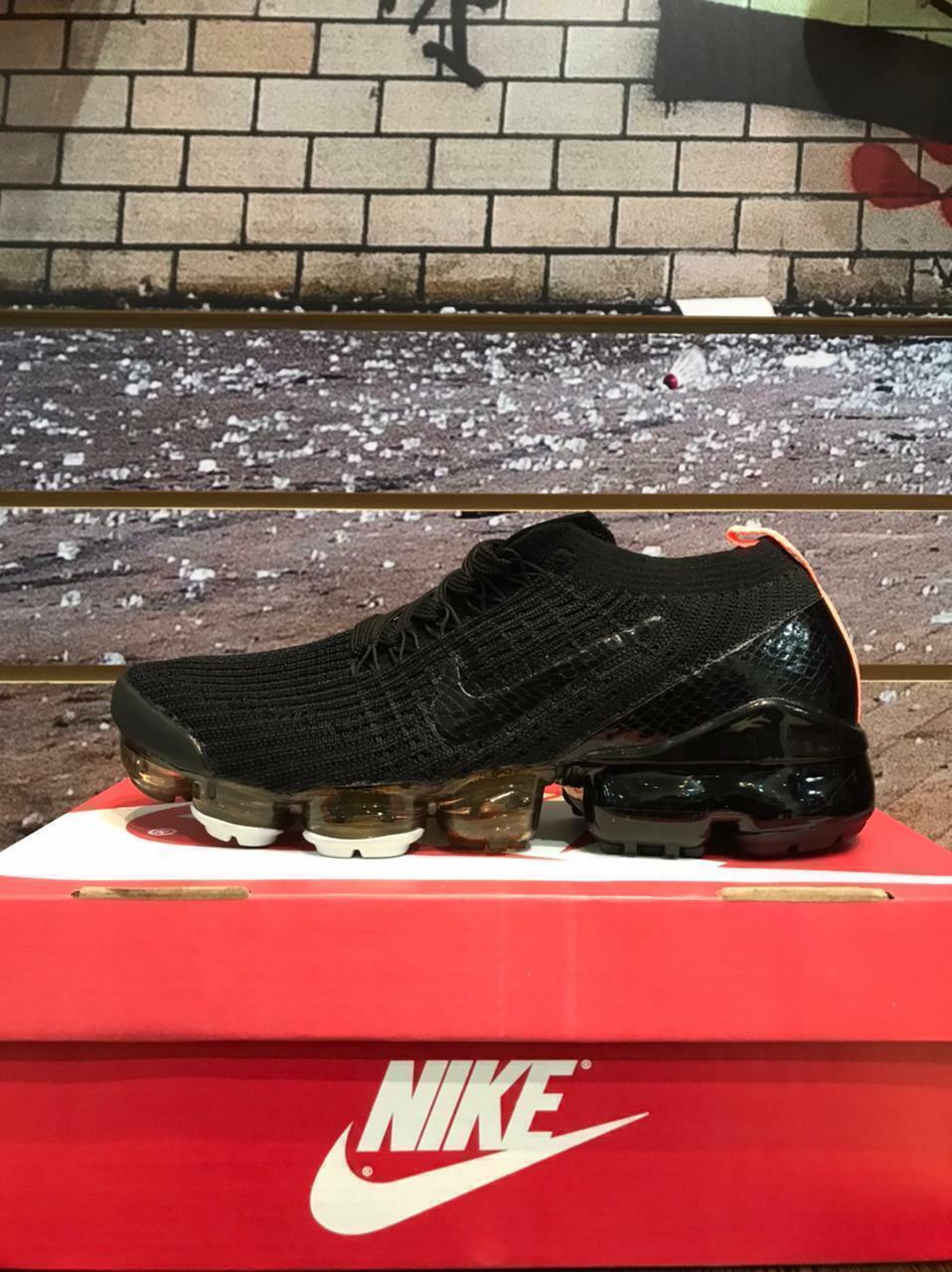 Nike vapormax negro con rojo hot sale