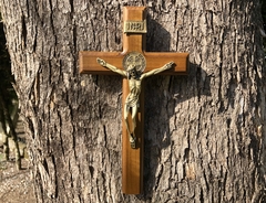Crucifixo de mesa e parede na internet