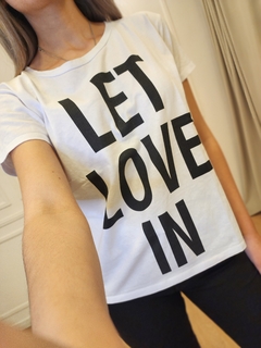 REMERA LET LOVE IN