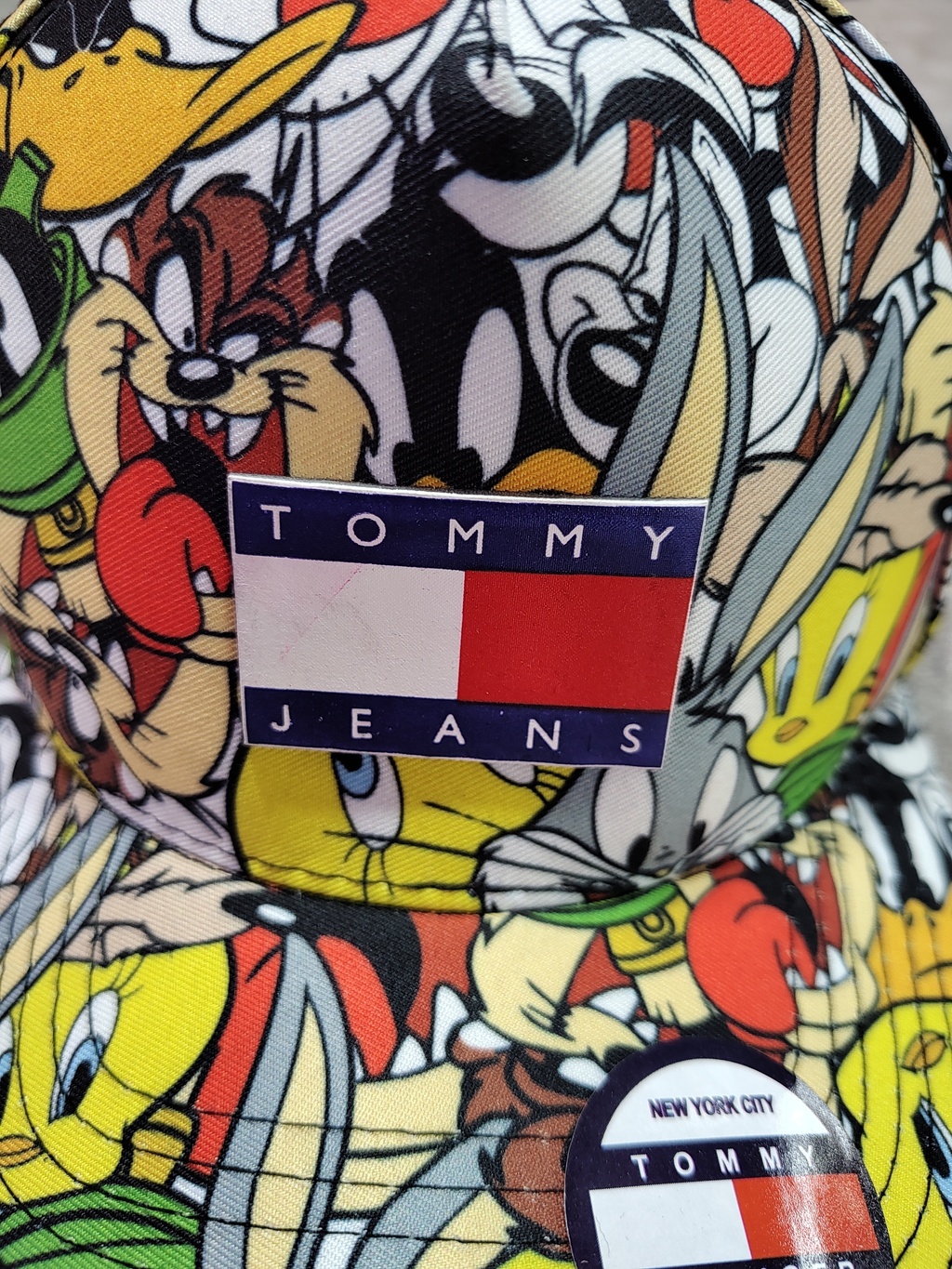 Gorra Ajustable Tommy Hilfiger Looney Tunes SKU V209