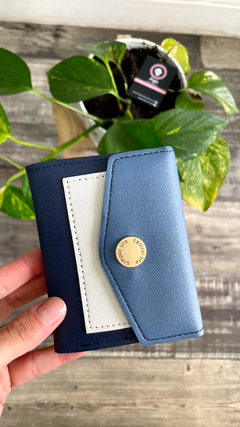 Billetera Pocket azules combinado beige con boton