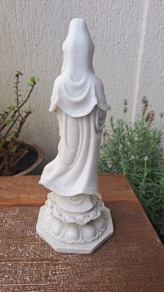 E.063 - Estátua Kuan Yin de Marmorite - 28 cm na internet