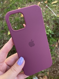 Silicone Case - iPhone 12 / 12 Pro - Fechada Embaixo - Uva