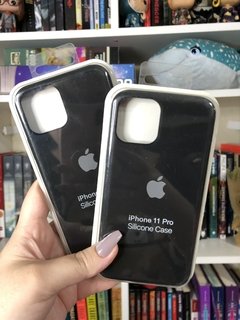 Silicone Case - iPhone 11 Pro - Fechada Embaixo