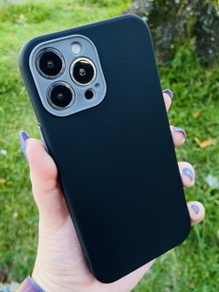 Case Veludo - iPhone 13 Pro Max - Com proteção na câmera - Preto
