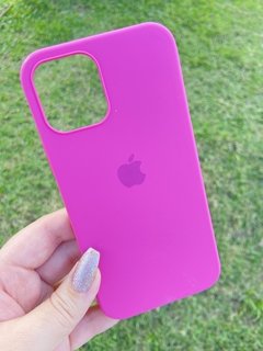 Silicone Case - iPhone 12 / 12 Pro - Fechada Embaixo - Rosa Barbie