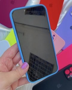 Silicone Case - iPhone 13 Pro - Fechada Embaixo E Na Câmera - Azul - comprar online