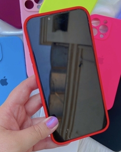 Silicone Case - iPhone 15 Pro Max - Fechada Embaixo E Na Câmera - Vermelho - comprar online