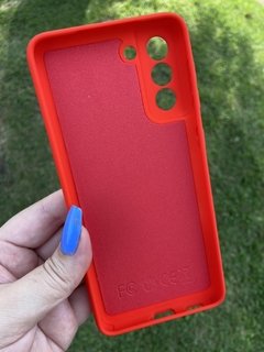 Case Veludo - Samsung S21 FE - Com Proteção Na Câmera - Vermelho - comprar online