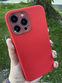 Case Veludo - iPhone 13 Pro Max - Com proteção na câmera - Vermelho