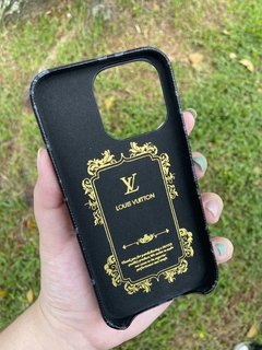 Case LV Porta Cartão - iPhone 13 Pro - Preto - comprar online