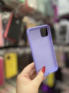 Silicone Case - iPhone 11 Pro Max - Lisa - Fechada Embaixo - comprar online